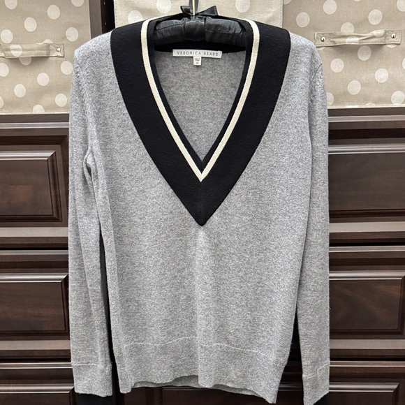 Veronica Beard Sweaters - Veronica Beard Heather Gray V-Neck Pullover